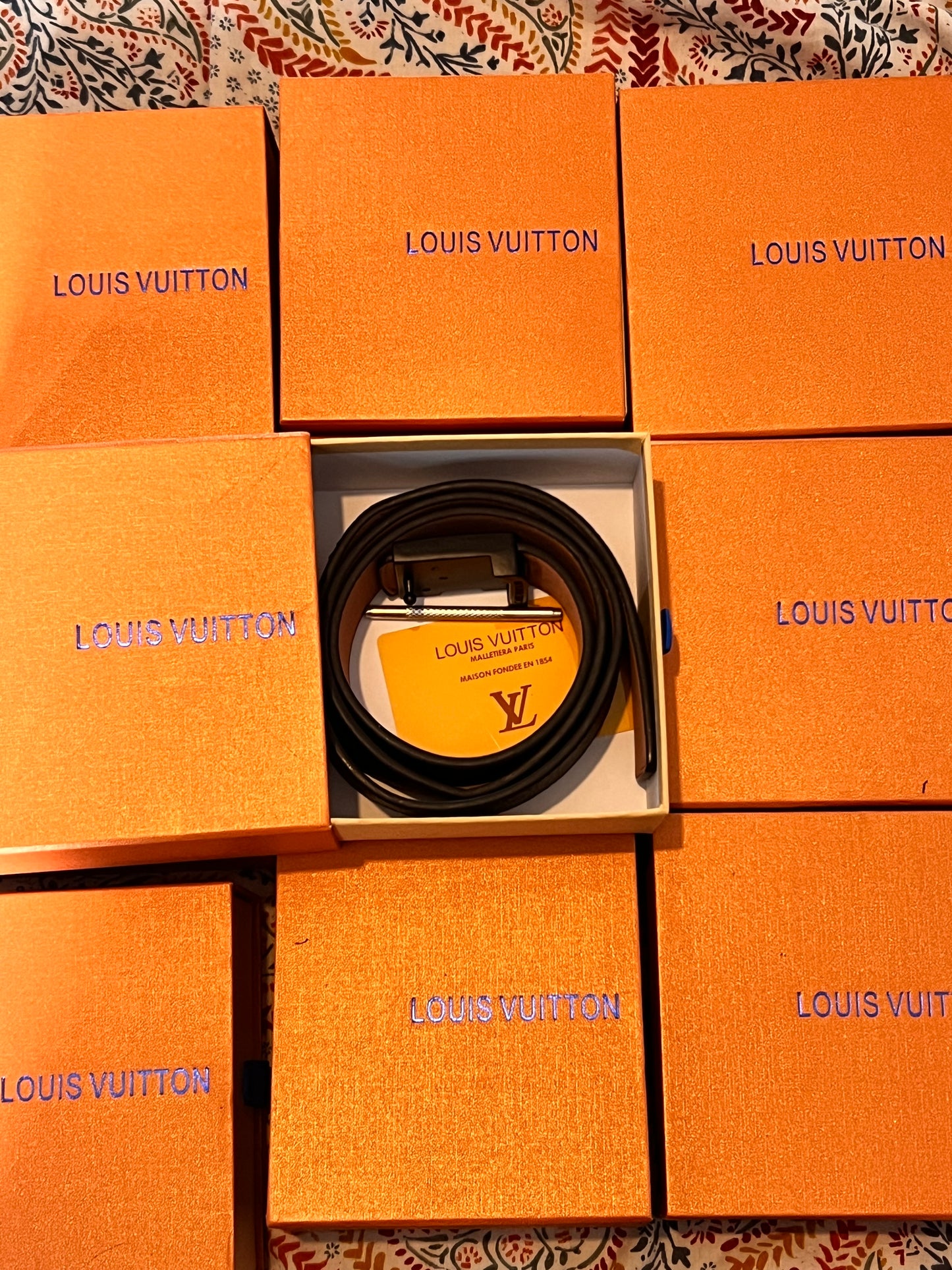 Black L buckle belt with box