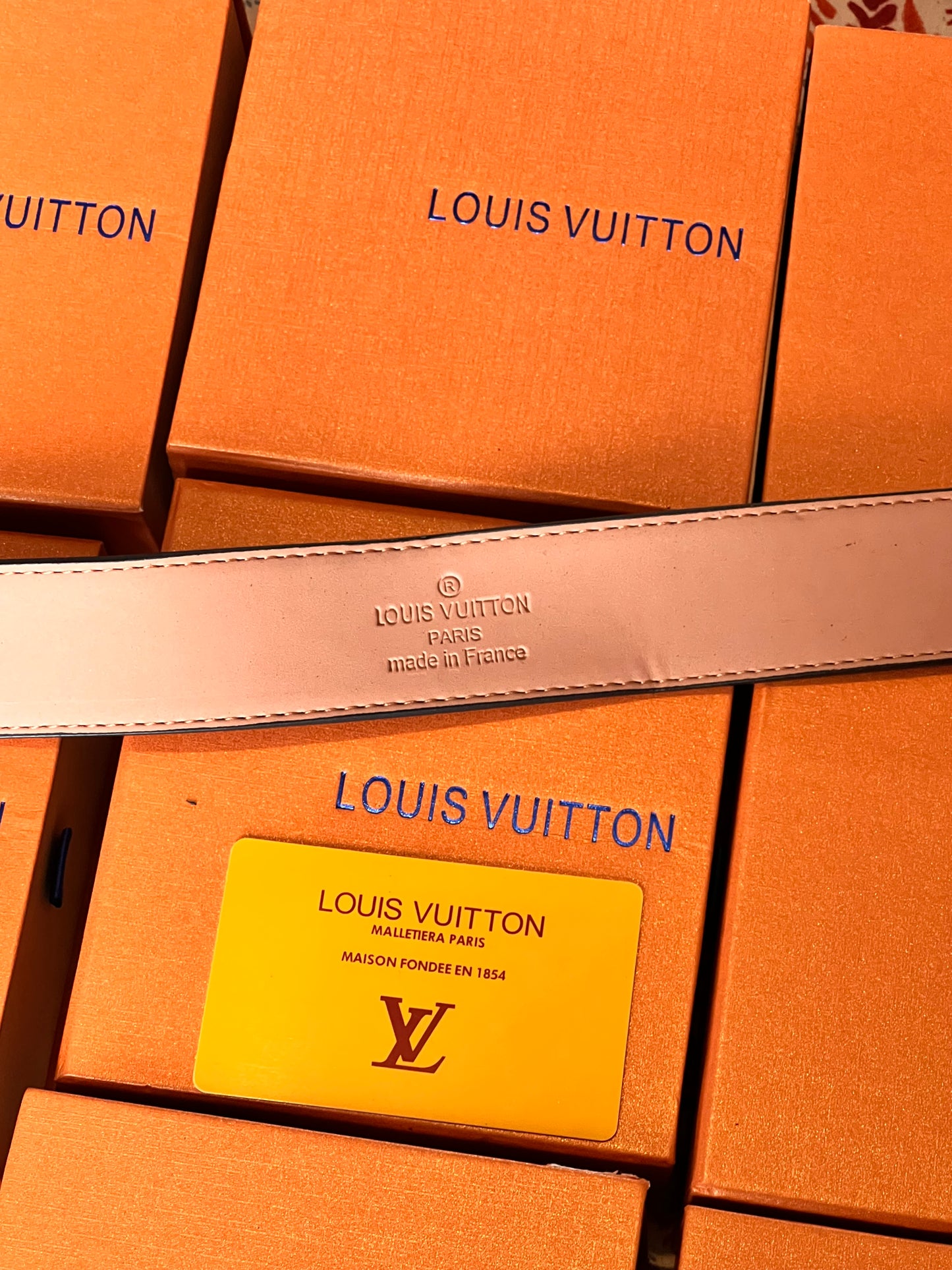 Black L buckle belt with box