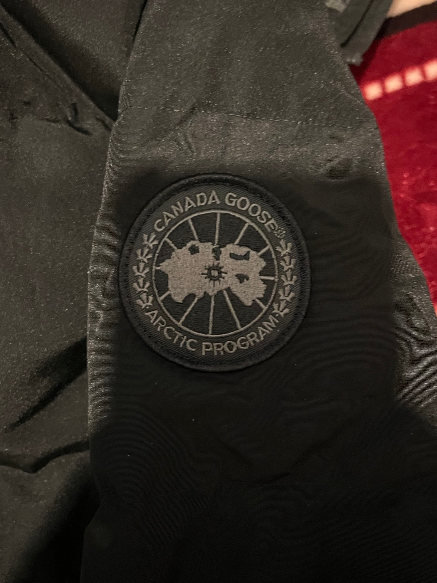 C goose Puffer black badge with fur