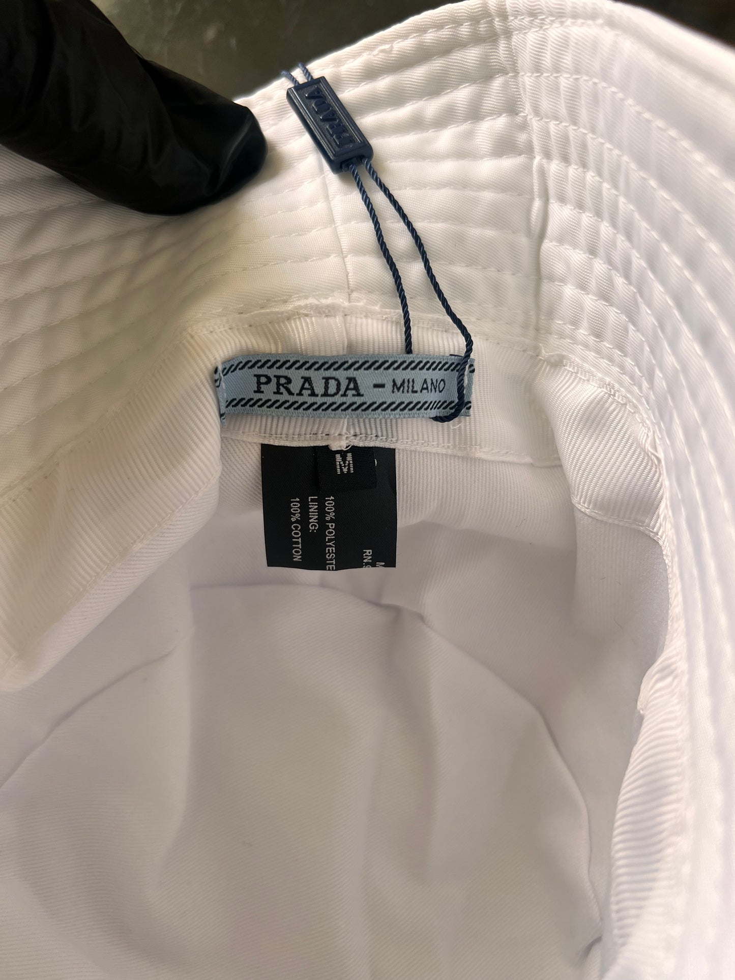 White P Buket Hat