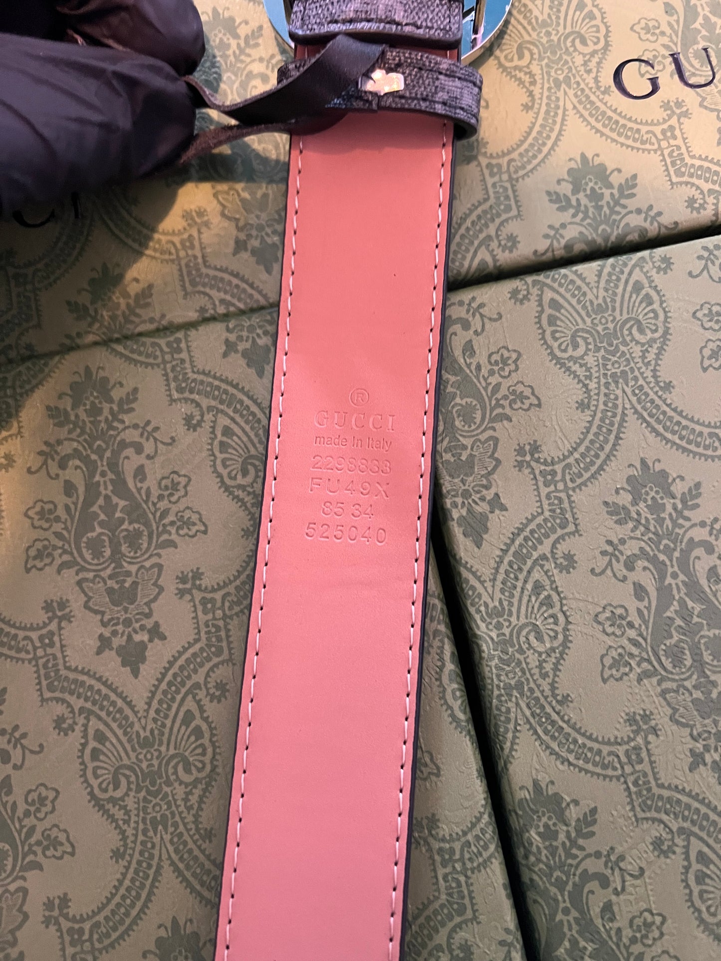 White G buckle belt with box