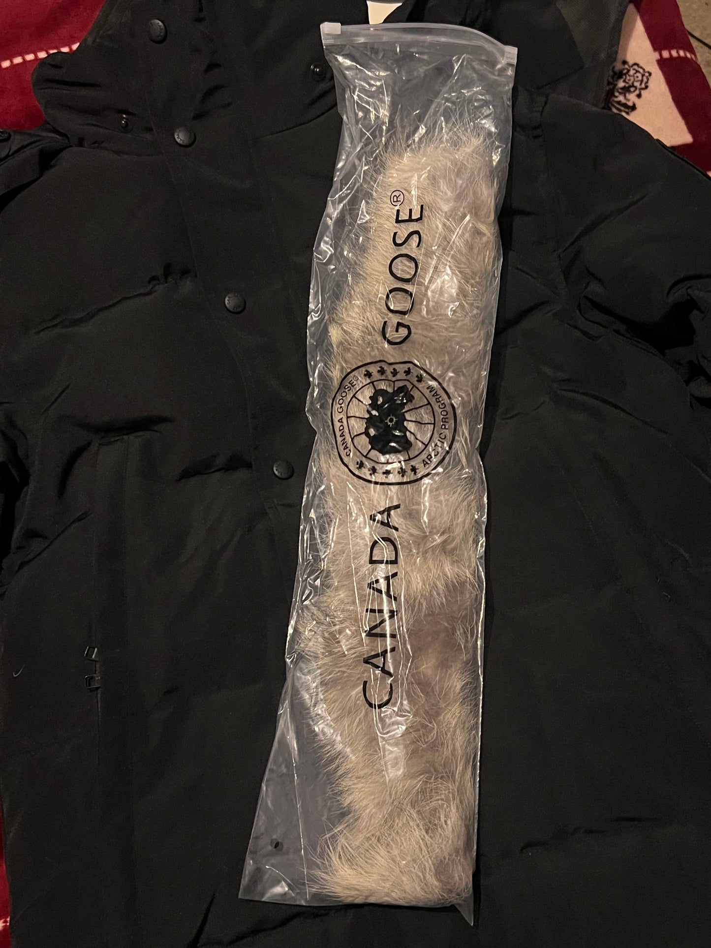C goose Puffer black badge with fur