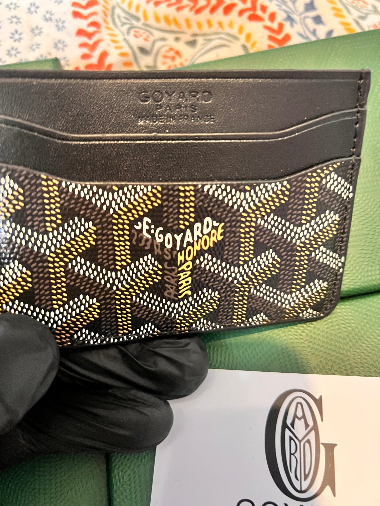 Black G yard cardholder