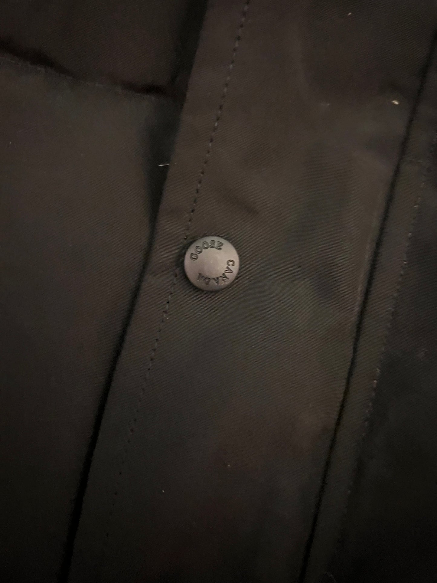 C Goose puffer red badge with fur