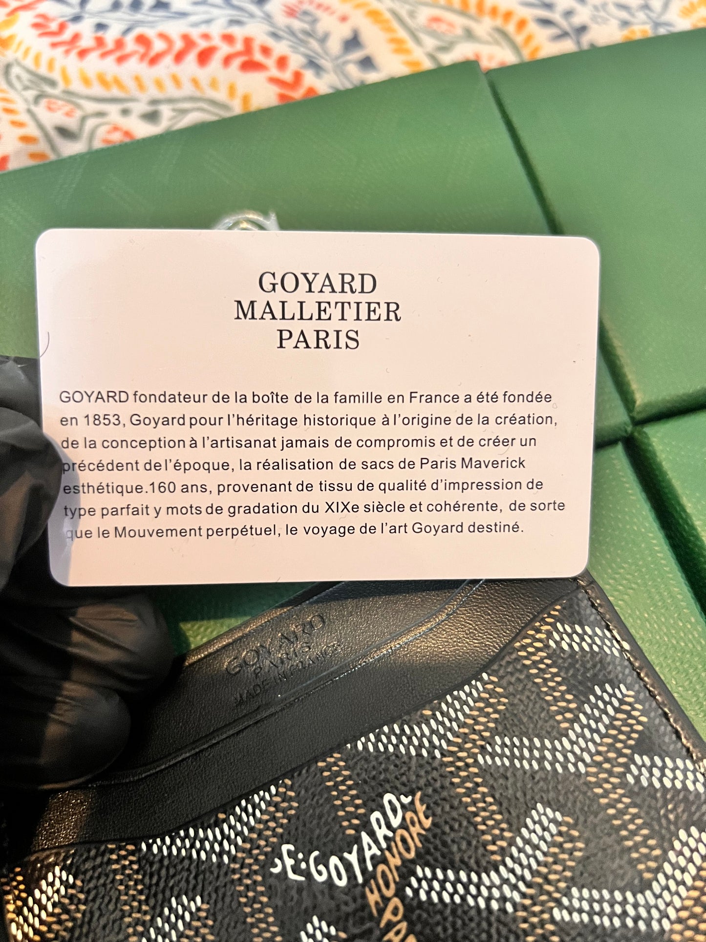 Black G yard cardholder