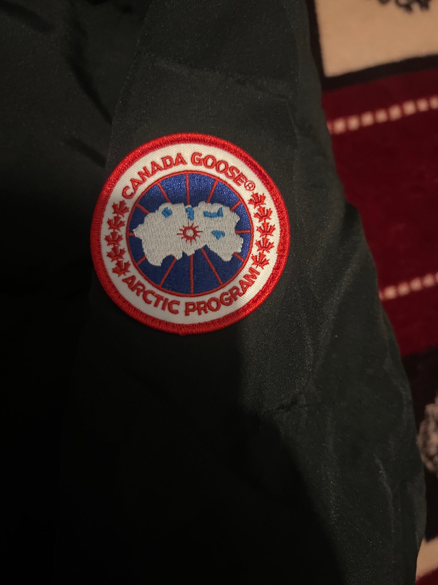 C Goose puffer red badge with fur