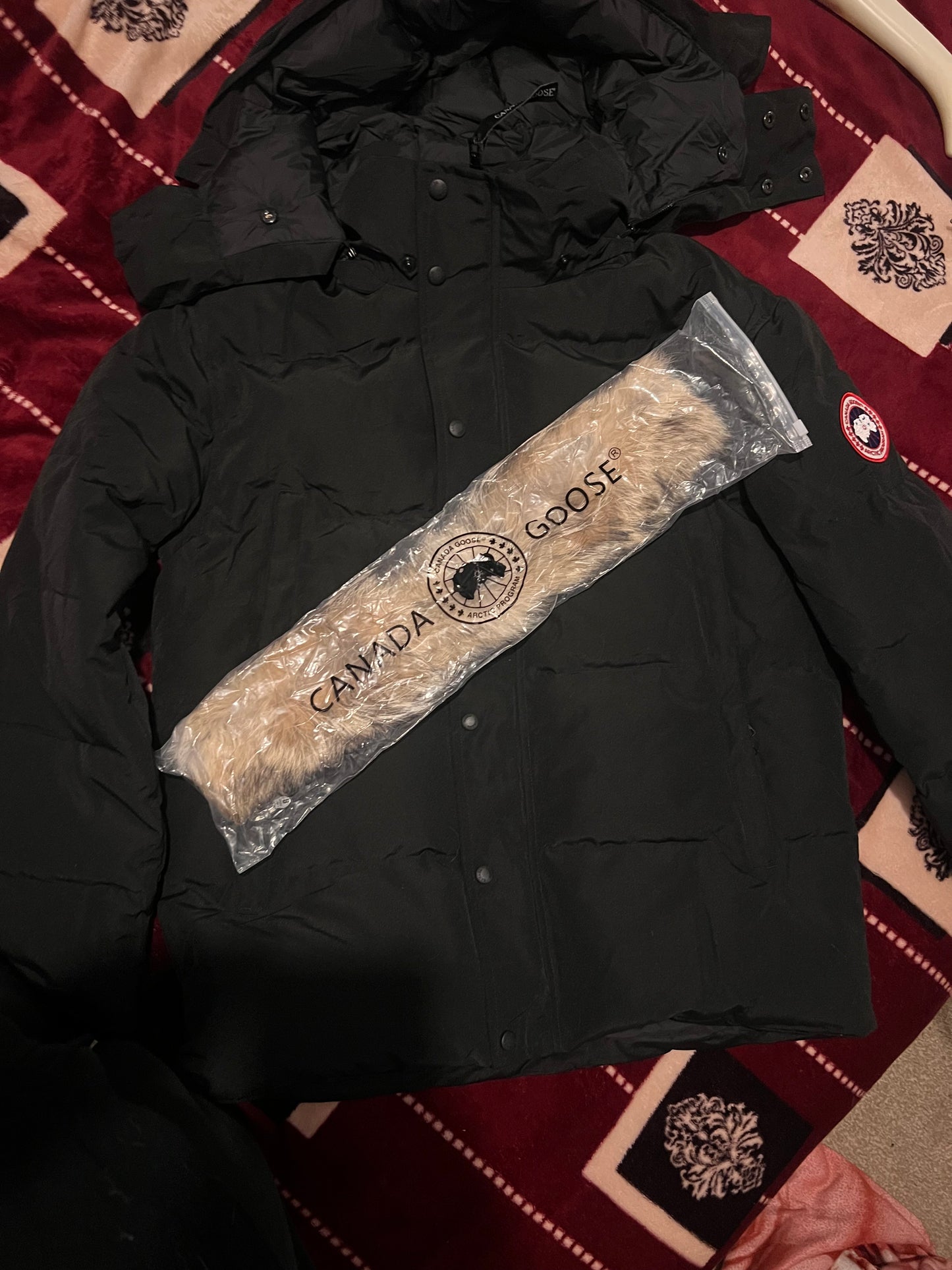 C Goose puffer red badge with fur