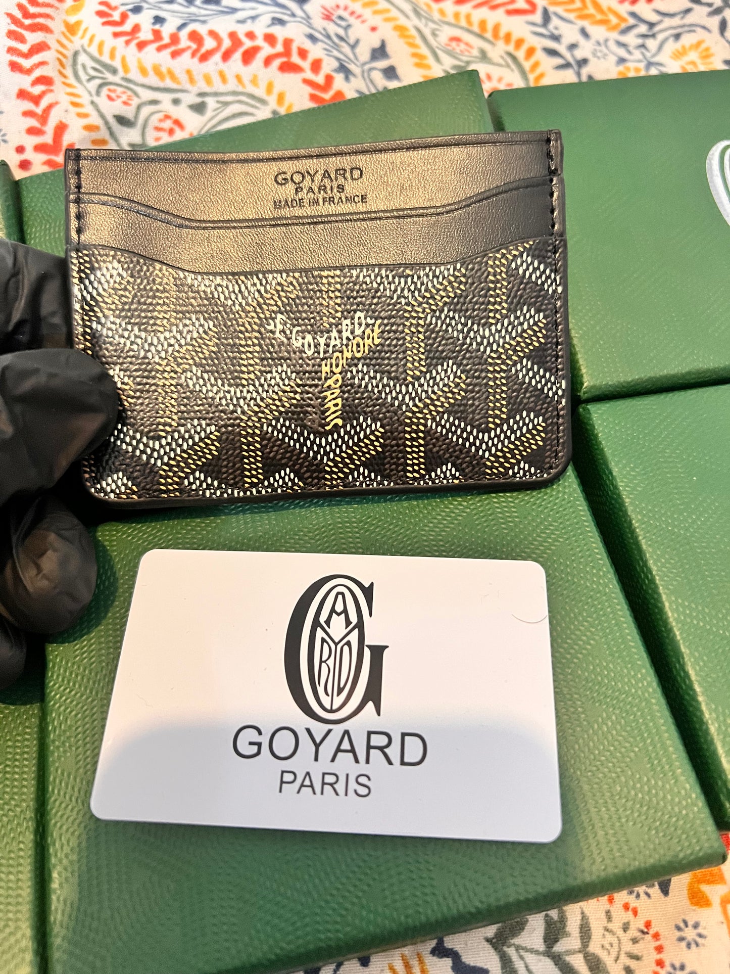 Black G yard cardholder