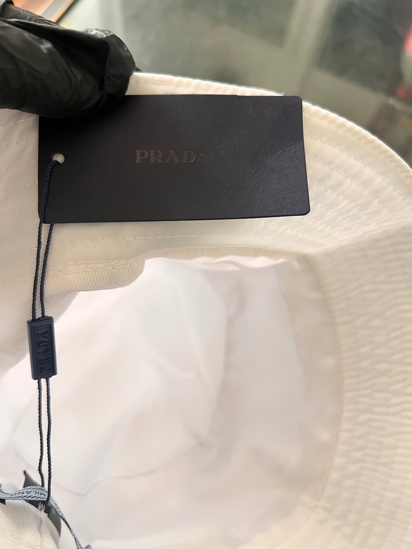 White P Buket Hat