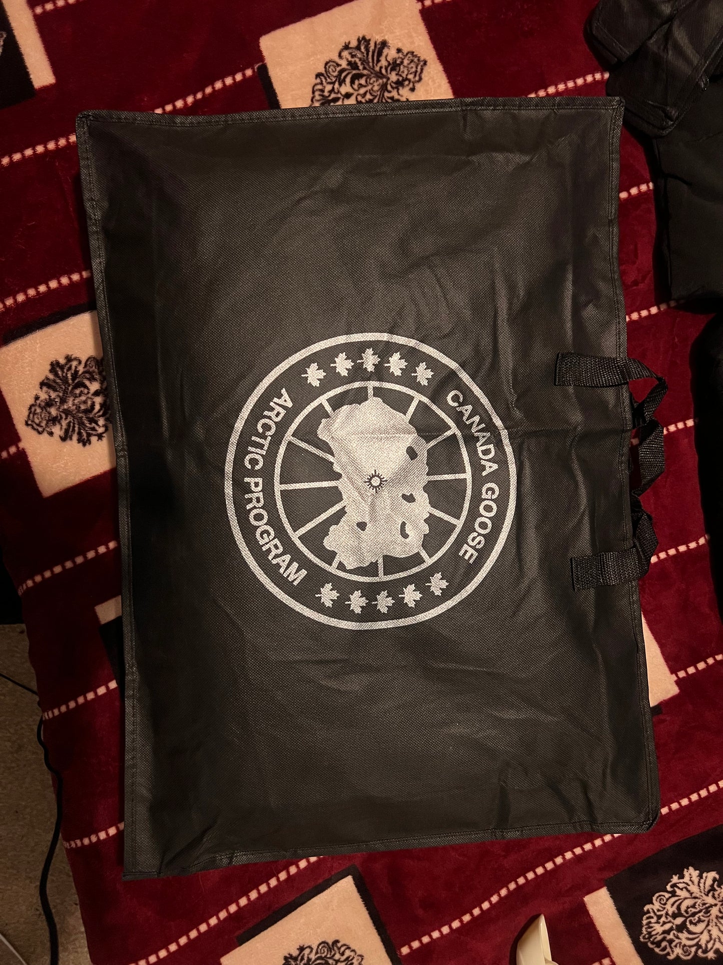 C goose Puffer black badge with fur