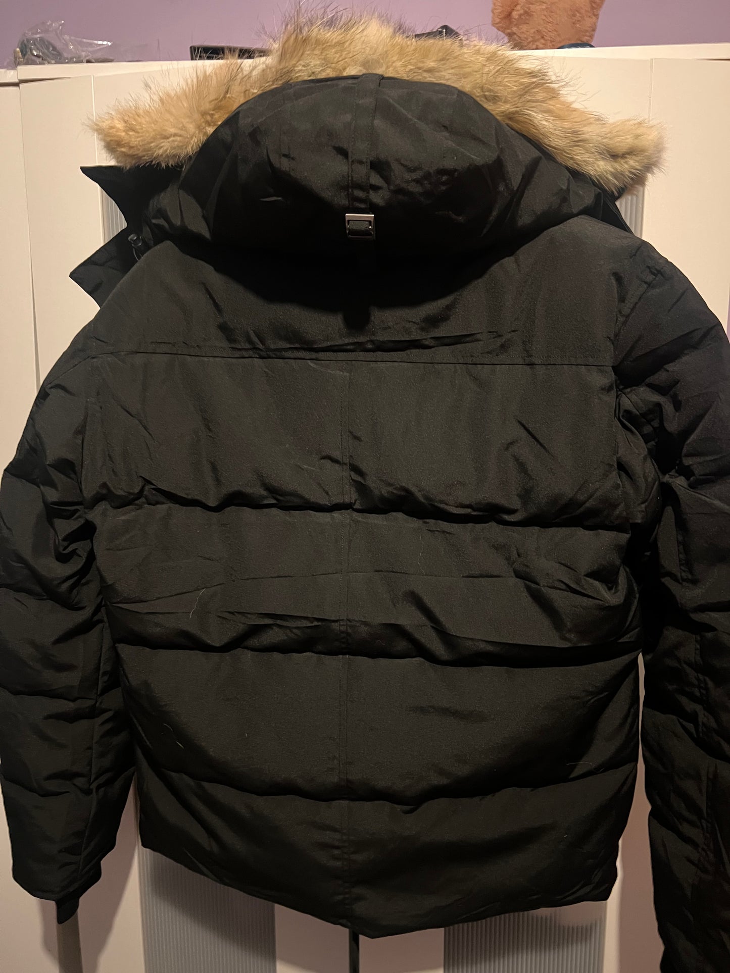 C Goose puffer red badge with fur