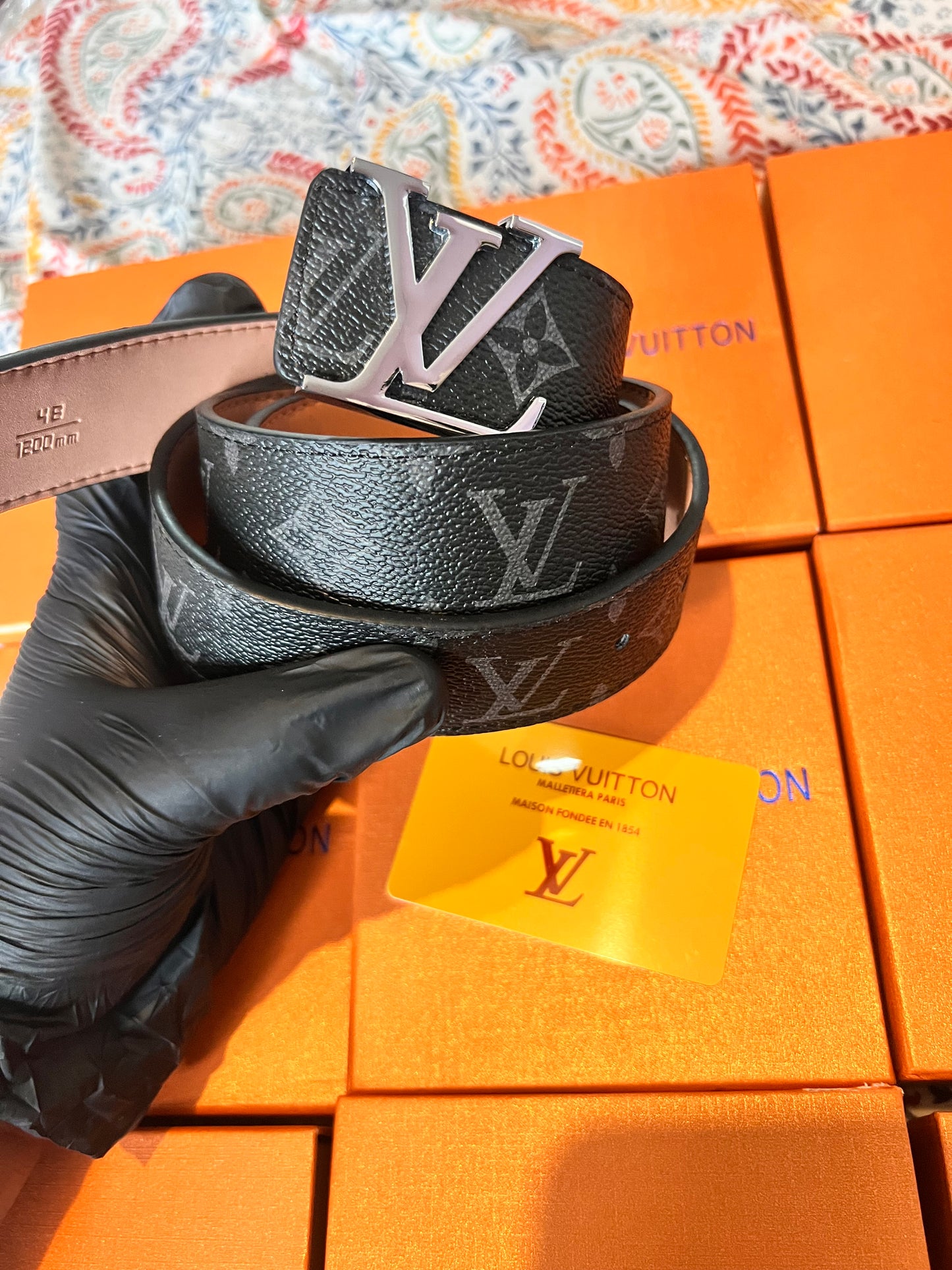 Silver buckle l belt with box