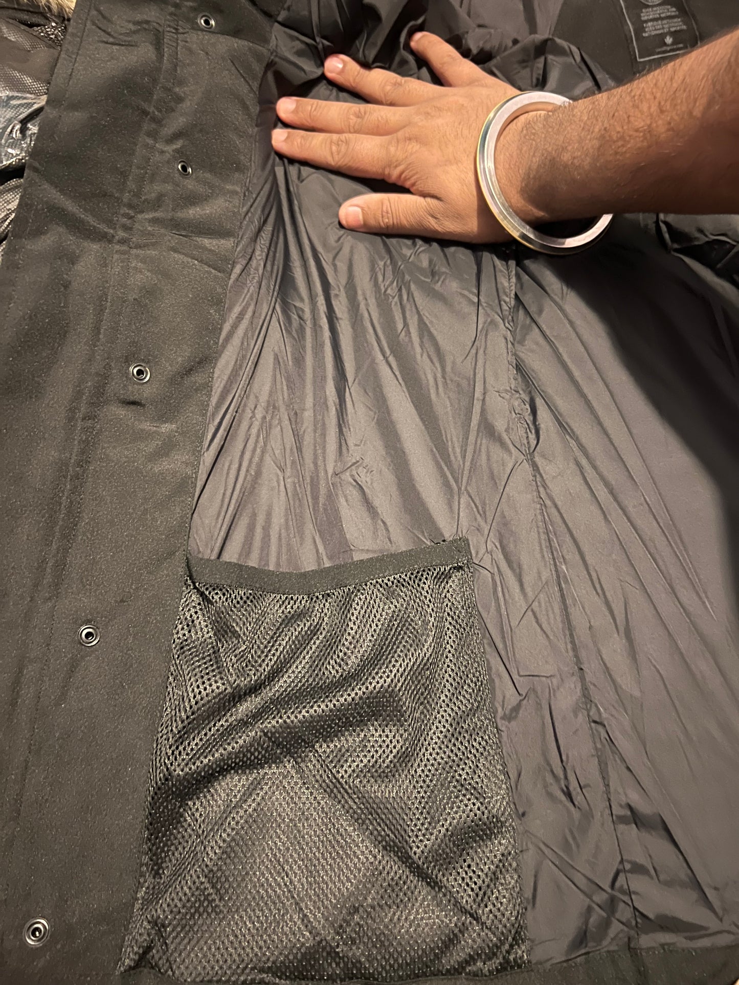 C goose Puffer black badge with fur