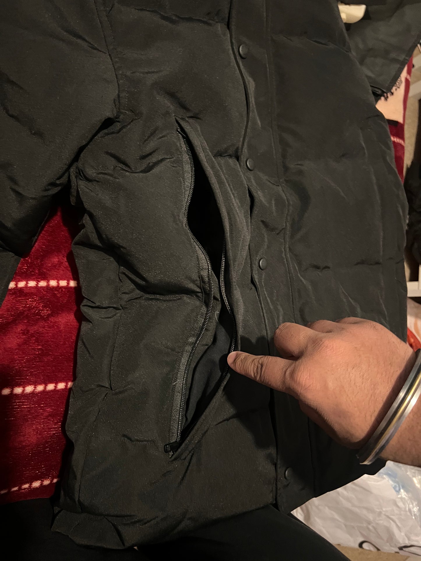 C Goose puffer red badge with fur