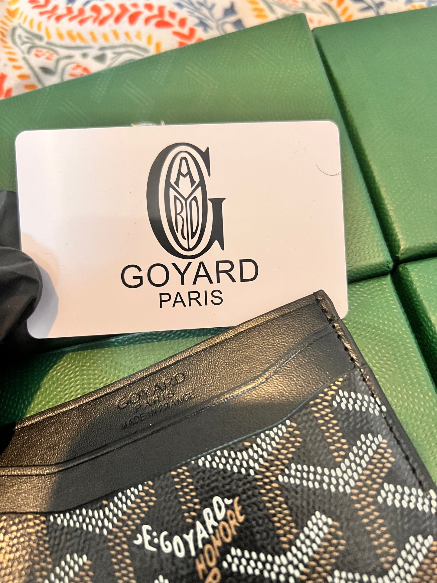 Black G yard cardholder