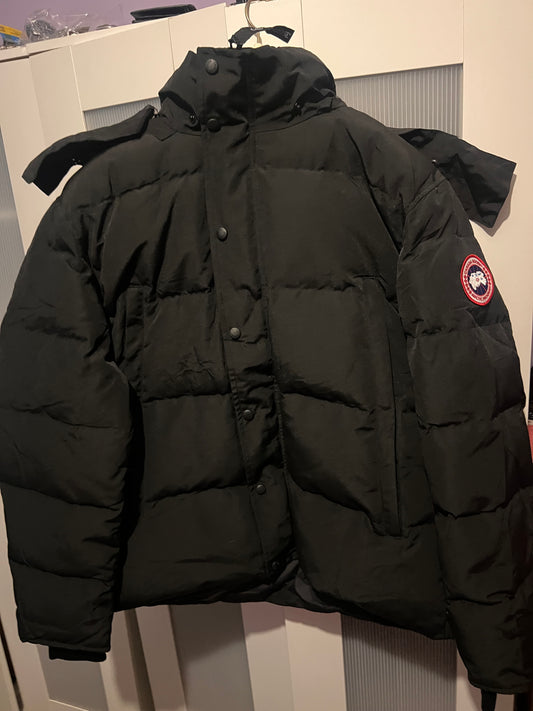 C Goose puffer red badge with fur